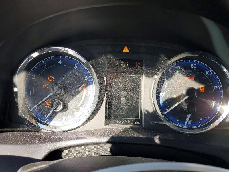 74668845 :رقم المزاد ، 5YFBURHE1JP786111 vin ، 2018 Toyota Corolla مزاد بيع