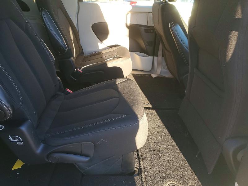 73495485 :رقم المزاد ، 2C4RC1CG6NR226120 vin ، 2022 Chrysler Voyager مزاد بيع