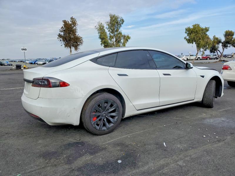 74056565 :رقم المزاد ، 5YJSA1E21JF243180 vin ، 2018 Tesla Model S مزاد بيع