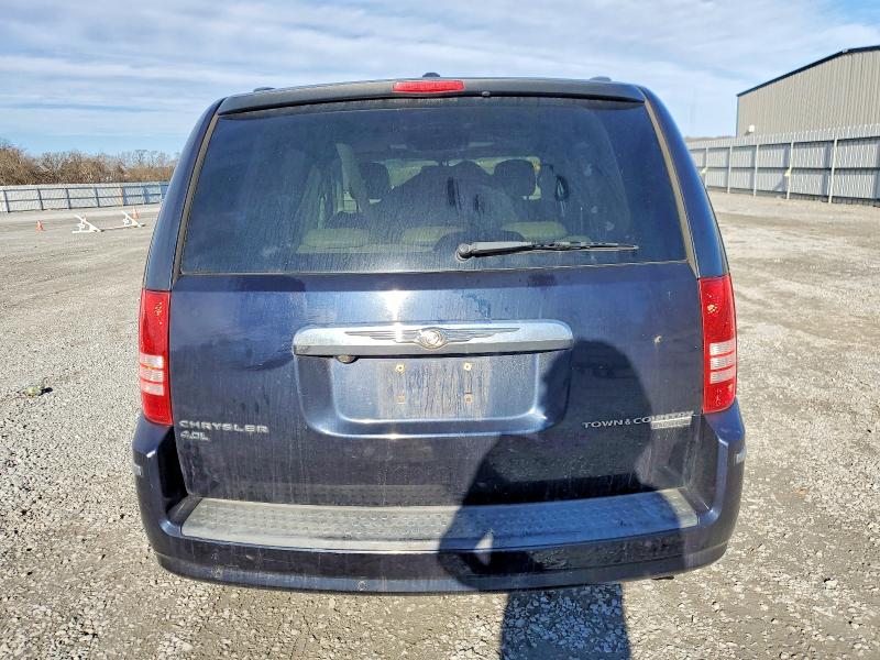 2010 Chrysler Town & Country მანქანა იყიდება აუქციონზე, vin: 2A4RR7DX3AR399565, აუქციონის ნომერი: 97834875