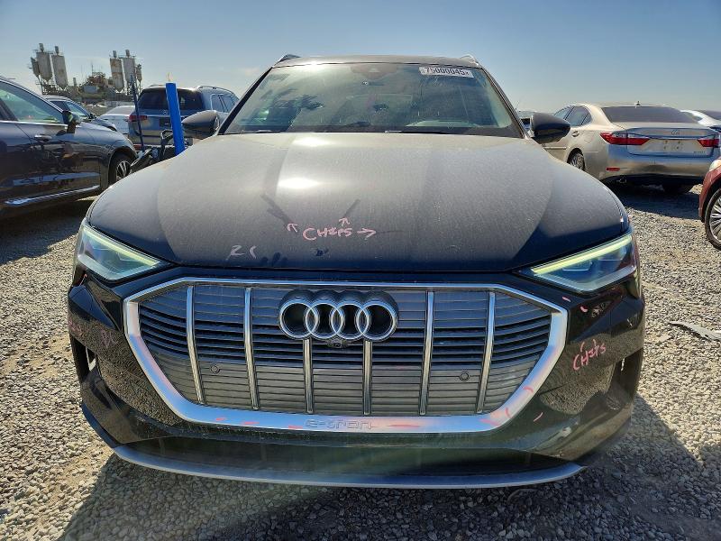 Продажа на аукционе авто 2019 Audi E-tron, vin: WA1LAAGE9KB024428, номер лота: 75000045