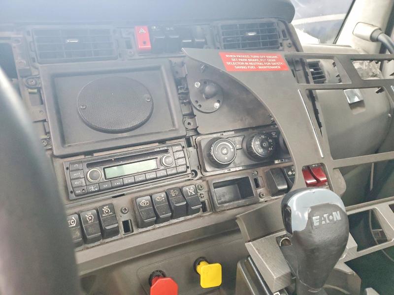 72812985 :رقم المزاد ، 1XKYA48X8FJ403496 vin ، 2015 Kenworth T680 مزاد بيع