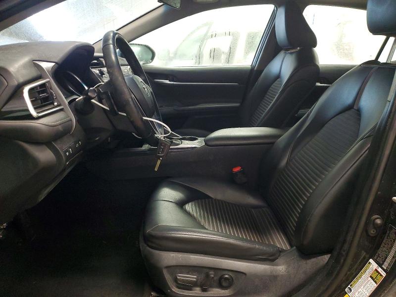 75047145 :رقم المزاد ، 4T1B11HK5JU112929 vin ، 2018 Toyota Camry مزاد بيع