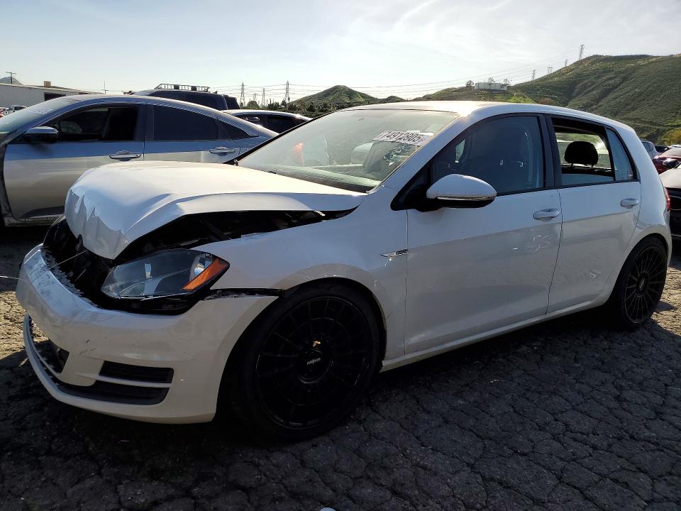 74912905 :رقم المزاد ، 3VW217AU7FM052356 vin ، 2015 Volkswagen Golf مزاد بيع
