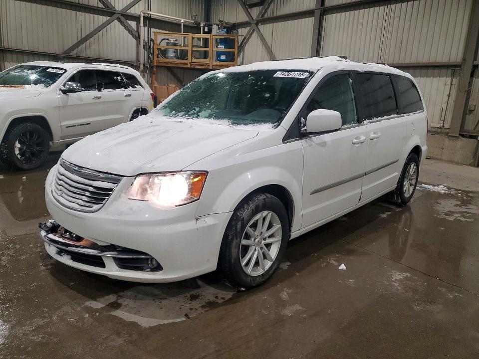2015 Chrysler Town & Country მანქანა იყიდება აუქციონზე, vin: 2C4RC1CG2FR740256, აუქციონის ნომერი: 74364705