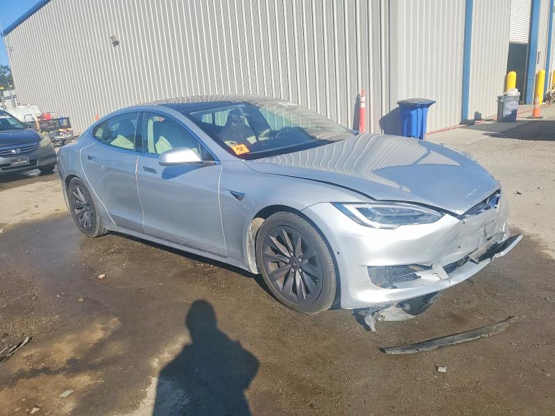 98818775 :رقم المزاد ، 5YJSA1E27HF231691 vin ، 2017 Tesla Model S مزاد بيع