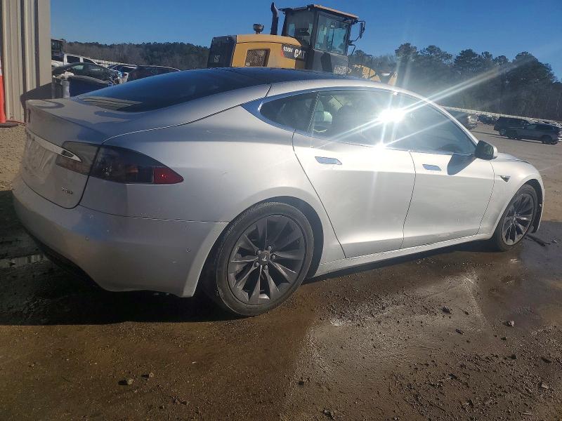 98818775 :رقم المزاد ، 5YJSA1E27HF231691 vin ، 2017 Tesla Model S مزاد بيع