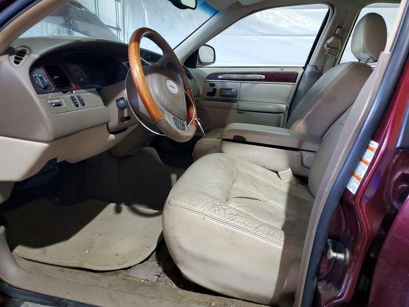 98566185 :رقم المزاد ، 1LNHM83W04Y629380 vin ، 2004 Lincoln Town Car مزاد بيع