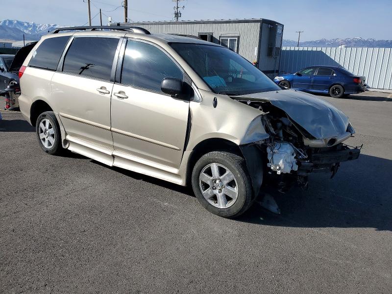 74264405 :رقم المزاد ، 5TDKK4CC8AS337076 vin ، 2010 Toyota Sienna مزاد بيع