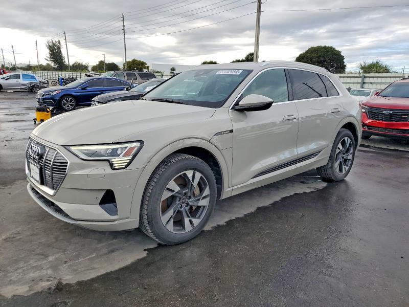 Auction sale of the 2022 Audi E-tron, vin: WA1AAAGE5NB005421, lot number: 97132985