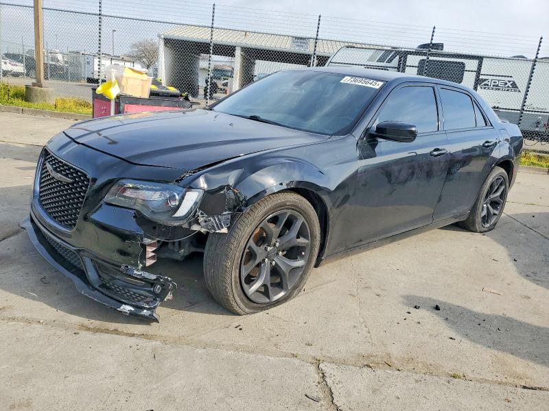 Auction sale of the 2019 Chrysler 300, vin: 2C3CCABG4KH585429, lot number: 73695645