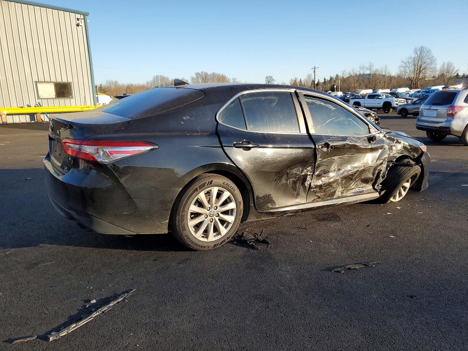 74233615 :رقم المزاد ، 4T1C11BK7LU018650 vin ، 2020 Toyota Camry مزاد بيع