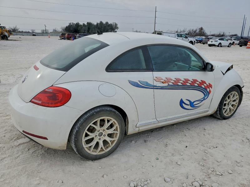 2013 Volkswagen Beetle მანქანა იყიდება აუქციონზე, vin: 3VWJP7AT1DM624424, აუქციონის ნომერი: 99837395