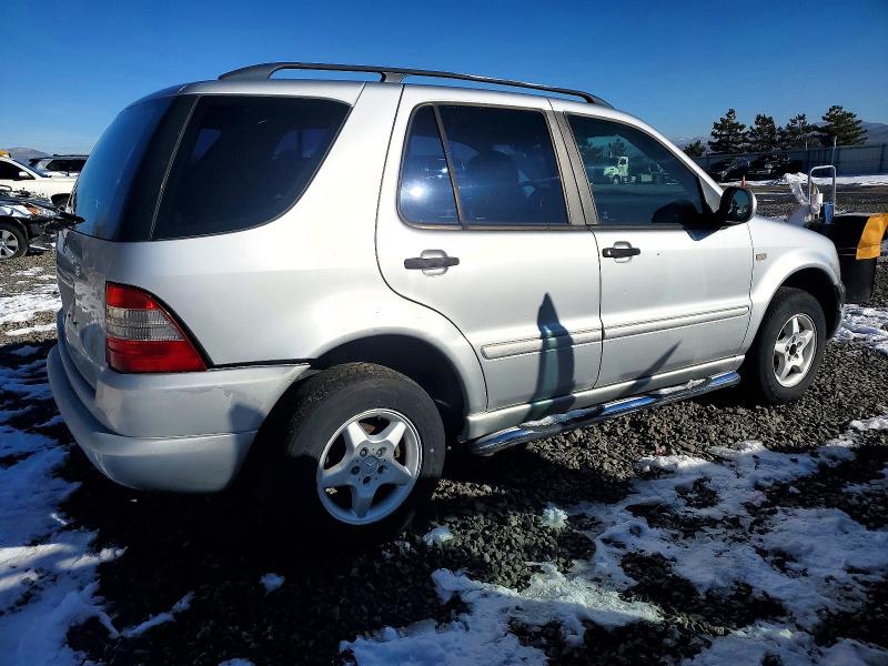 72266105 :رقم المزاد ، 4JGAB54E6YA210542 vin ، 2000 Mercedes-benz Ml مزاد بيع