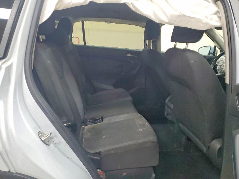 74414265 :رقم المزاد ، 3VV0B7AX9JM095074 vin ، 2018 Volkswagen Tiguan مزاد بيع