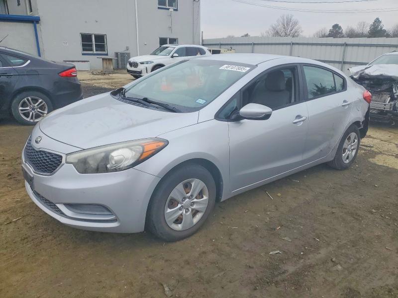 98107885 :رقم المزاد ، KNAFK4A64F5348178 vin ، 2015 Kia Forte مزاد بيع