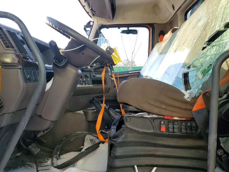 Продажа на аукционе авто 2015 Volvo Vnm, vin: 4V4MC9EH9FN911858, номер лота: 99520985
