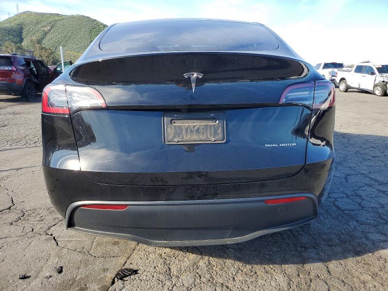 2025 Tesla Model Y მანქანა იყიდება აუქციონზე, vin: 7SAYGAEE2SF284182, აუქციონის ნომერი: 72400305