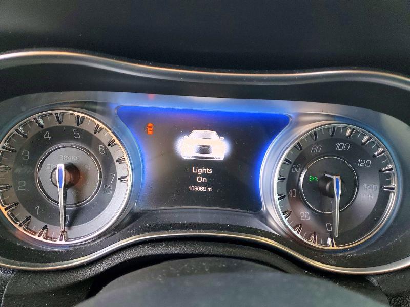 2015 Chrysler 300 მანქანა იყიდება აუქციონზე, vin: 2C3CCAAG3FH833127, აუქციონის ნომერი: 99705005
