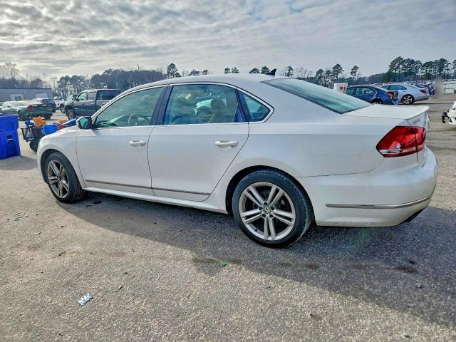 2015 Volkswagen Passat Sel მანქანა იყიდება აუქციონზე, vin: 1VWCV7A32FC003843, აუქციონის ნომერი: 99646345