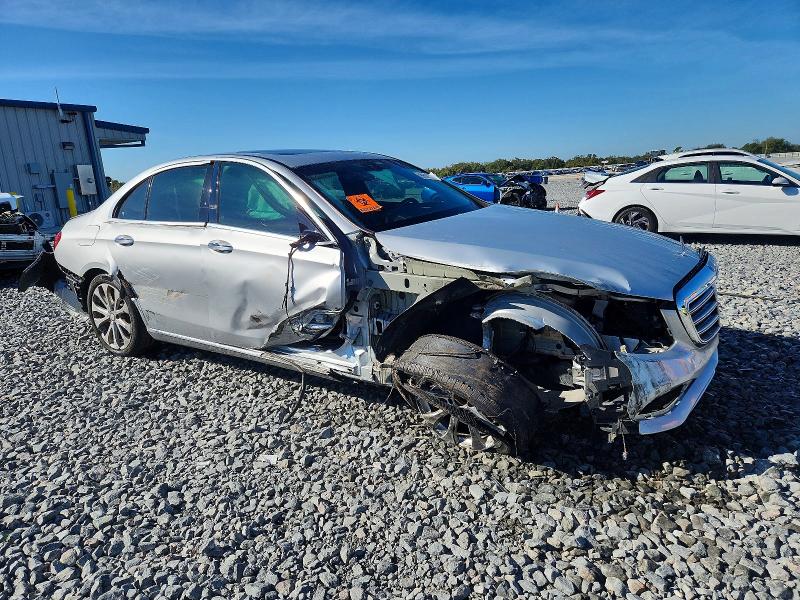 99831035 :رقم المزاد ، WDDZF4JB8HA102333 vin ، 2017 Mercedes-benz E مزاد بيع