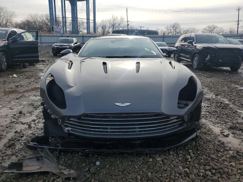 2017 Aston Martin Db11 მანქანა იყიდება აუქციონზე, vin: SCFRMFAV4HGL01304, აუქციონის ნომერი: 98354325