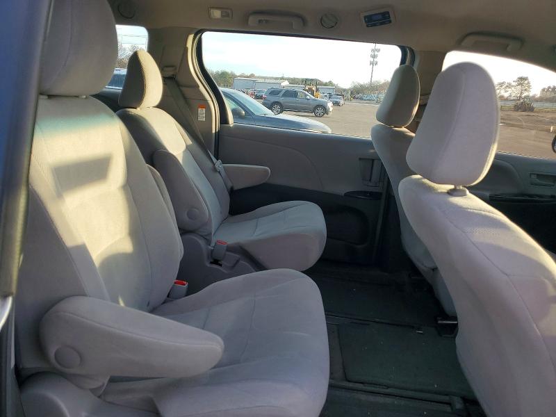 2015 Toyota Sienna მანქანა იყიდება აუქციონზე, vin: 5TDZK3DCXFS591516, აუქციონის ნომერი: 72630845