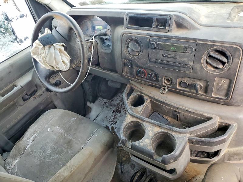 42025156 :رقم المزاد ، 1FDWE4F68JDC32656 vin ، 2018 Ford Econoline مزاد بيع
