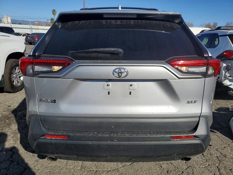 74492415 :رقم المزاد ، 2T3W1RFV0MW110773 vin ، 2021 Toyota Rav4 مزاد بيع