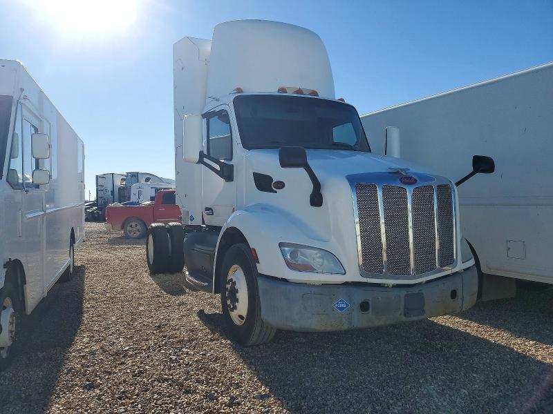 72804095 :رقم المزاد ، 1NPBAH8XXHD421470 vin ، 2017 Peterbilt Tractor 579 مزاد بيع