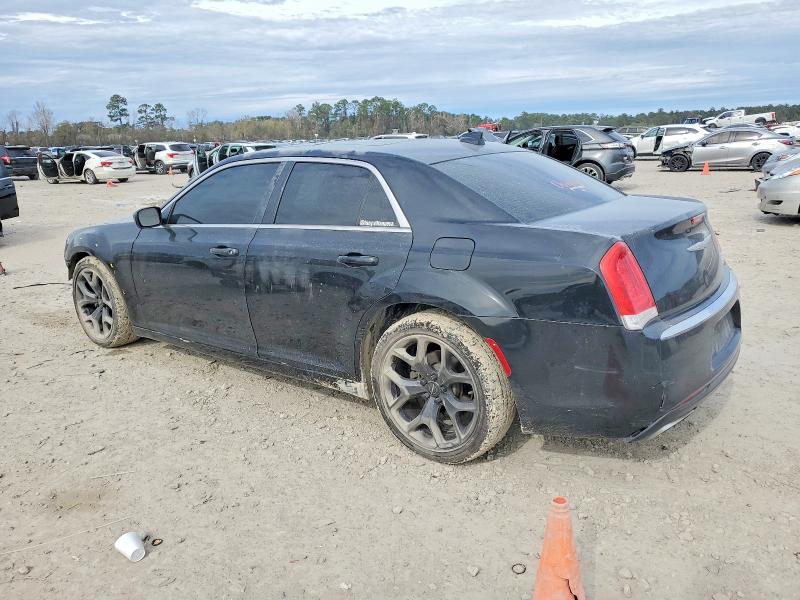98240215 :رقم المزاد ، 2C3CCAAG8FH868066 vin ، 2015 Chrysler 300 مزاد بيع