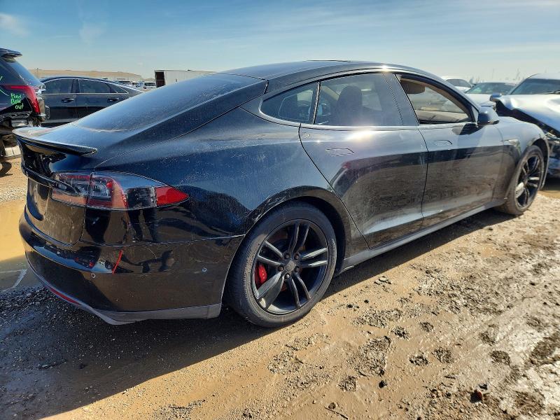 72696855 :رقم المزاد ، 5YJSA1S13FF100329 vin ، 2015 Tesla Model S 90 مزاد بيع