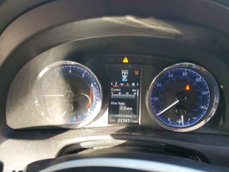 Auction sale of the 2018 Toyota Corolla, vin: 5YFBURHE8JP807150, lot number: 99646735