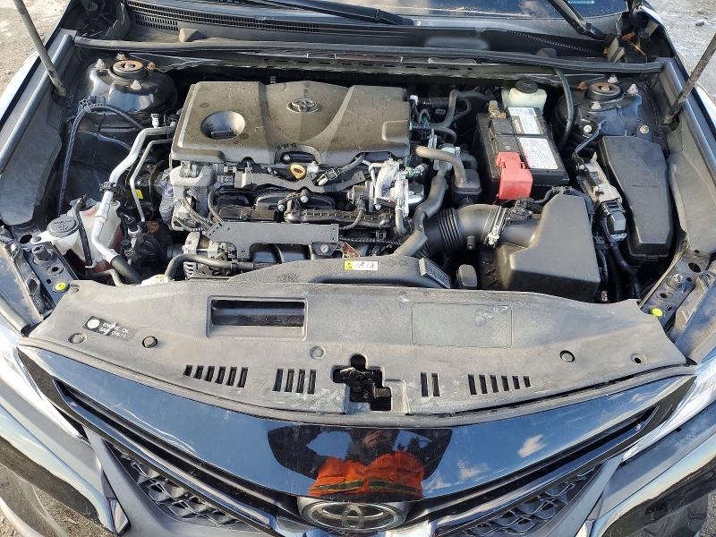 73727205 :رقم المزاد ، 4T1B11HK3JU111634 vin ، 2018 Toyota Camry مزاد بيع