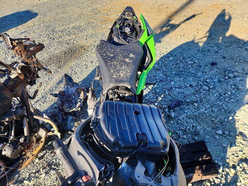 72902015 :رقم المزاد ، JKBZXJG13LA009531 vin ، 2020 Kawasaki Zx636 مزاد بيع