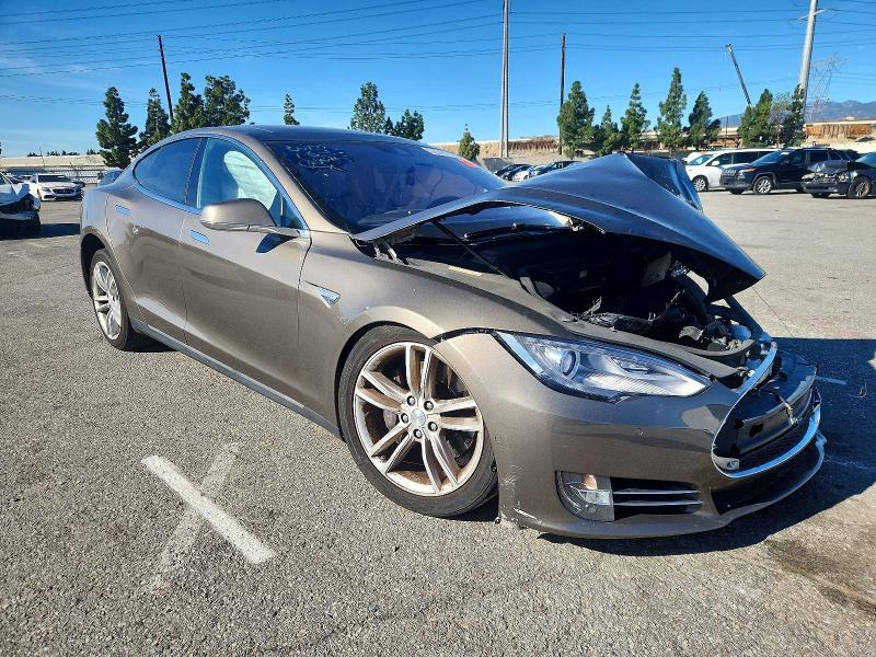 72348735 :رقم المزاد ، 5YJSA1E13FF109690 vin ، 2015 Tesla Model S مزاد بيع