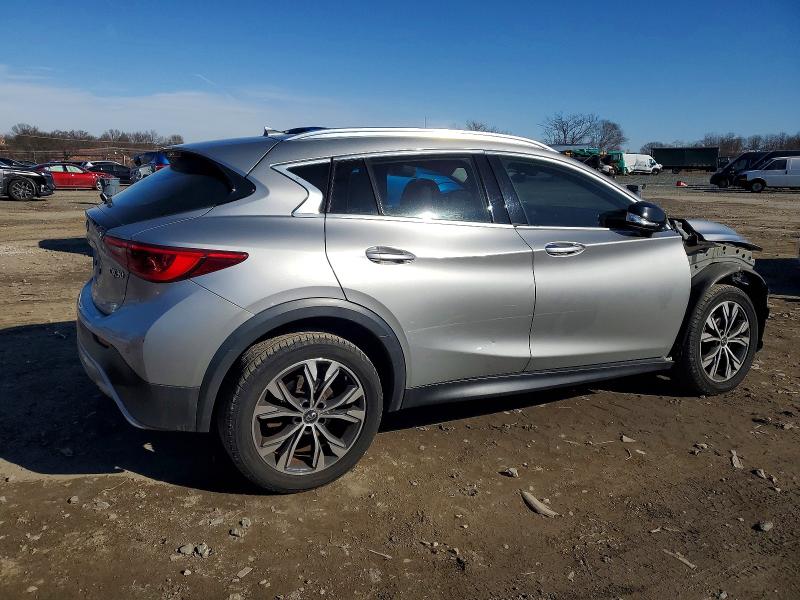 73581805 :رقم المزاد ، SJKCH5CR1JA045499 vin ، 2018 Infiniti Qx30 مزاد بيع