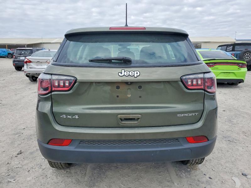 98111045 :رقم المزاد ، 3C4NJDAB2JT262178 vin ، 2018 Jeep Compass مزاد بيع