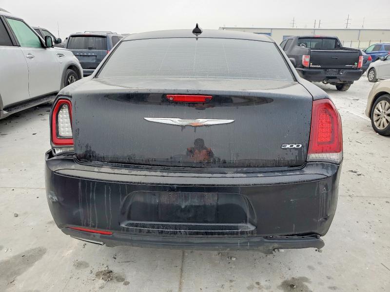 98015345 :رقم المزاد ، 2C3CCAAGXJH208233 vin ، 2018 Chrysler 300 مزاد بيع