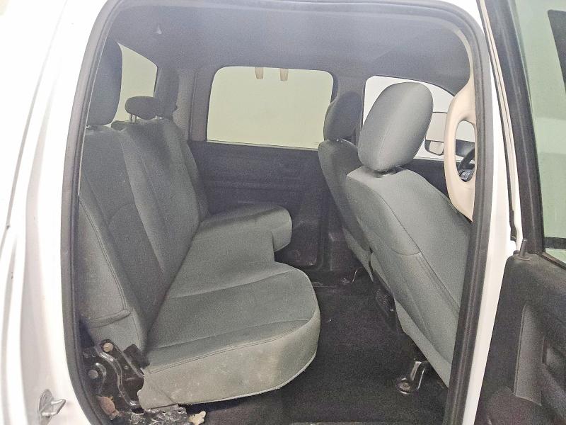 97329215 :رقم المزاد ، 3C6UR5HJ4FG586893 vin ، 2015 Ram 2500 مزاد بيع