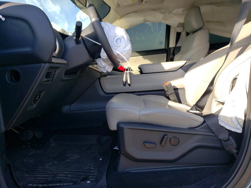 Продаж на аукціоні авто 2025 Ford Expedition, vin: 1FMJU1H87SEA25083, номер лоту: 73668045