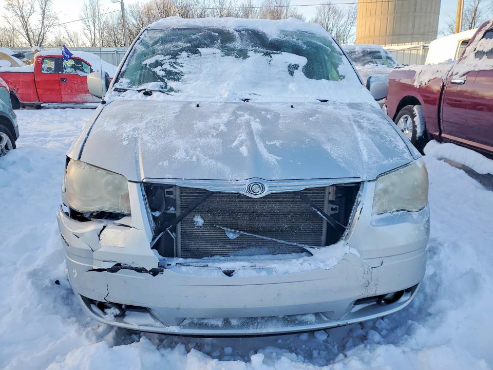73582065 :رقم المزاد ، 2A4RR5D16AR337187 vin ، 2010 Chrysler Town & Country مزاد بيع