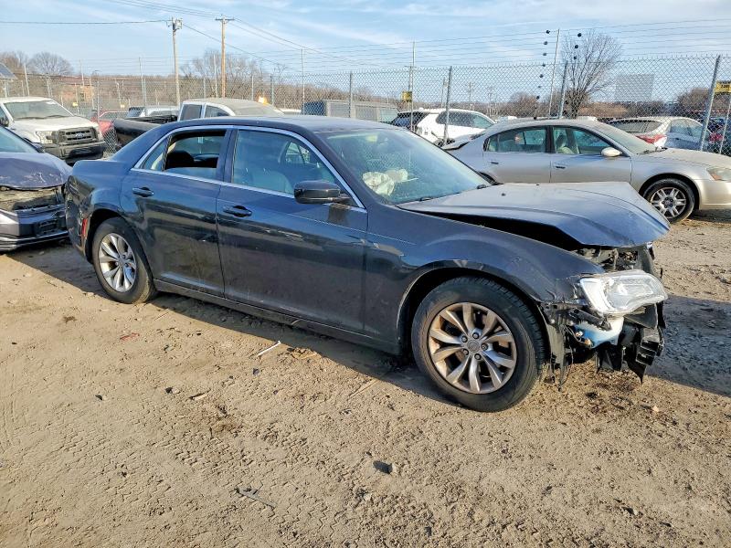 2015 Chrysler 300 მანქანა იყიდება აუქციონზე, vin: 2C3CCAAG3FH833127, აუქციონის ნომერი: 99705005
