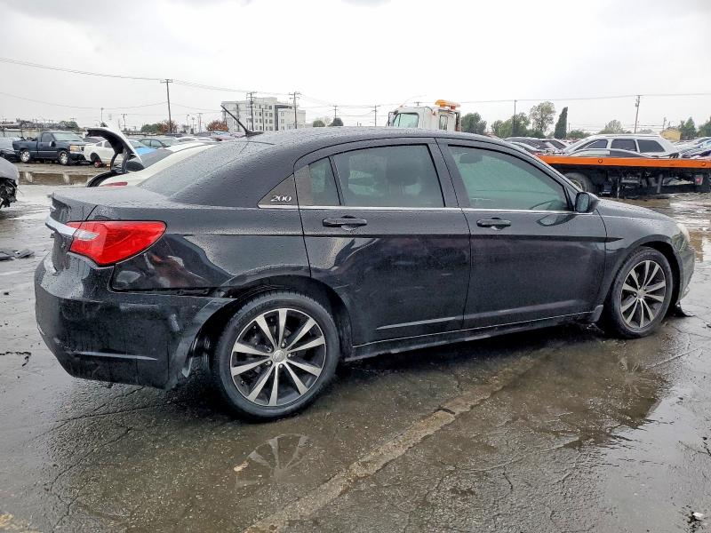 98061095 :رقم المزاد ، 1C3CCBBG1EN132032 vin ، 2014 Chrysler 200 مزاد بيع