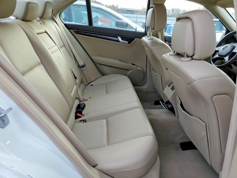 2012 Mercedes-benz C მანქანა იყიდება აუქციონზე, vin: WDDGF8BB3CR197262, აუქციონის ნომერი: 72763815
