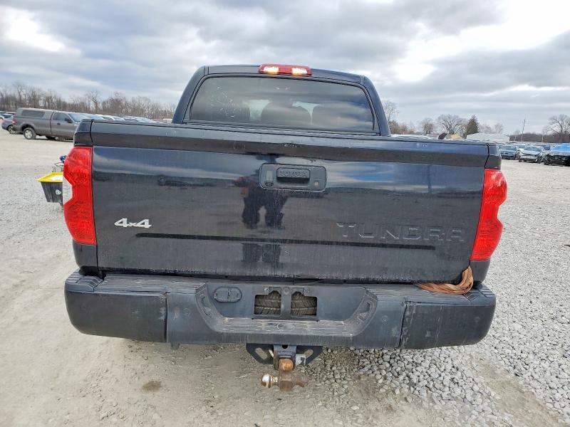 Aukcja sprzedaży 2018 Toyota Tundra, vin: 5TFAW5F11JX765405, numer aukcji: 98674575