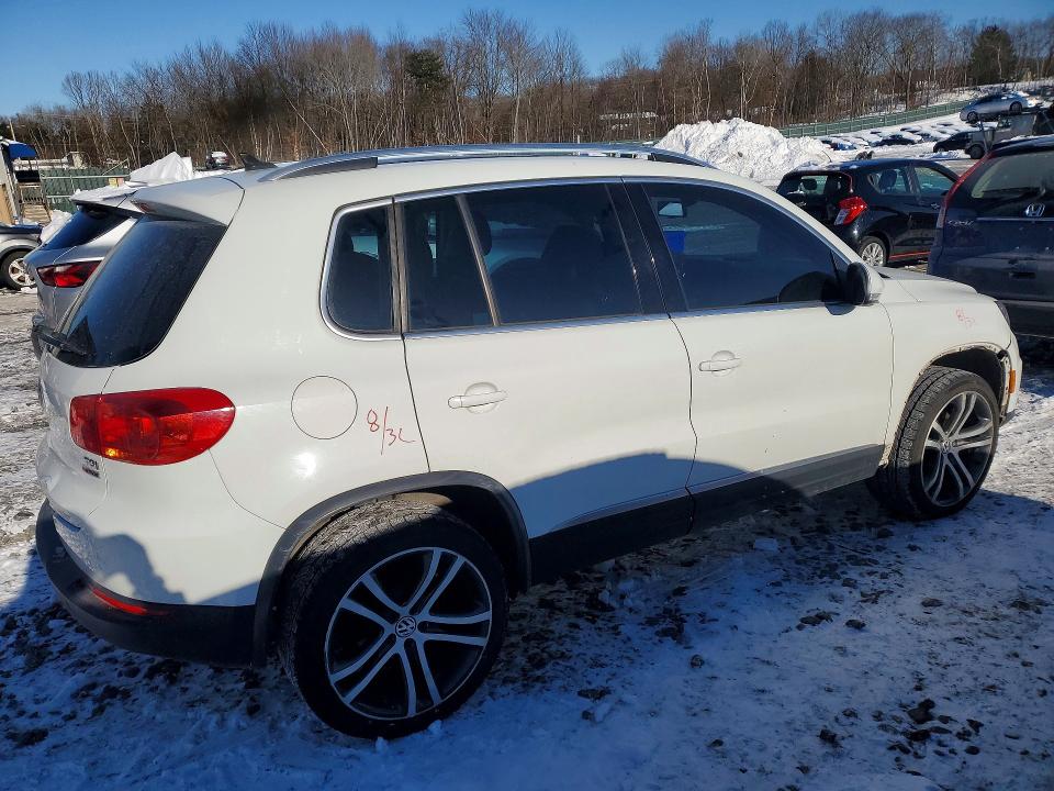 2017 Volkswagen Tiguan მანქანა იყიდება აუქციონზე, vin: WVGWV7AX5HW503818, აუქციონის ნომერი: 74754045