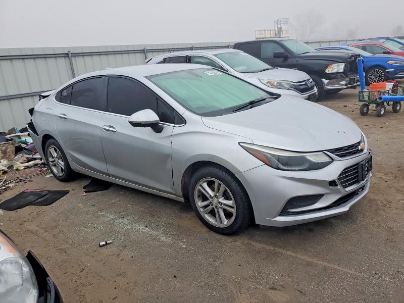 98370575 :رقم المزاد ، 1G1BE5SM1J7141829 vin ، 2018 Chevrolet Cruze مزاد بيع