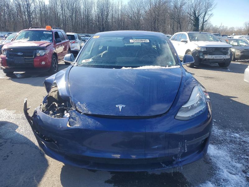 72933845 :رقم المزاد ، 5YJ3E1EB8JF133879 vin ، 2018 Tesla Model 3 مزاد بيع