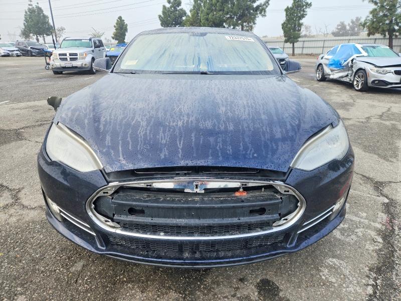 72337515 :رقم المزاد ، 5YJSA1CP1DFP09872 vin ، 2013 Tesla Model S مزاد بيع